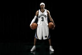 爱游戏体育平台-年轻球员上场机会是否与绩效直接挂钩