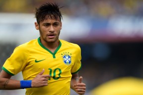 爱游戏体育平台-西甲赛场激战正酣，梅西梅开二度，西甲梅西今晚比赛