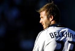 爱游戏登录入口-“从废墟中崛起！——逆风翻盘的冠军奇迹”，逆风笑解说废墟生存