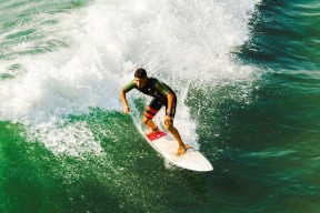 爱游戏体育APP下载-赛场外的故事：家庭、友谊与梦想的结合，赛场外作文800字