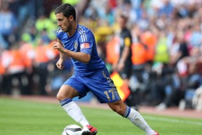 爱游戏电竞官网-乡村传统划龙舟赛，传承古老的水上文化，划龙舟大赛