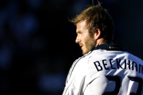 爱游戏娱乐平台-国安锋线进攻火力全开，击溃对手防线反超积分榜，国安最新