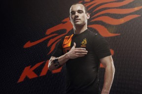 爱游戏体育平台-国足后场出球效率提升，进攻组织更顺畅，国足出线之后