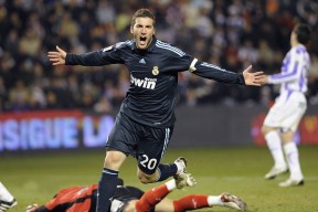 AYX GAME-库里与妻子录制家庭Vlog受热捧，库里和老婆亲密照