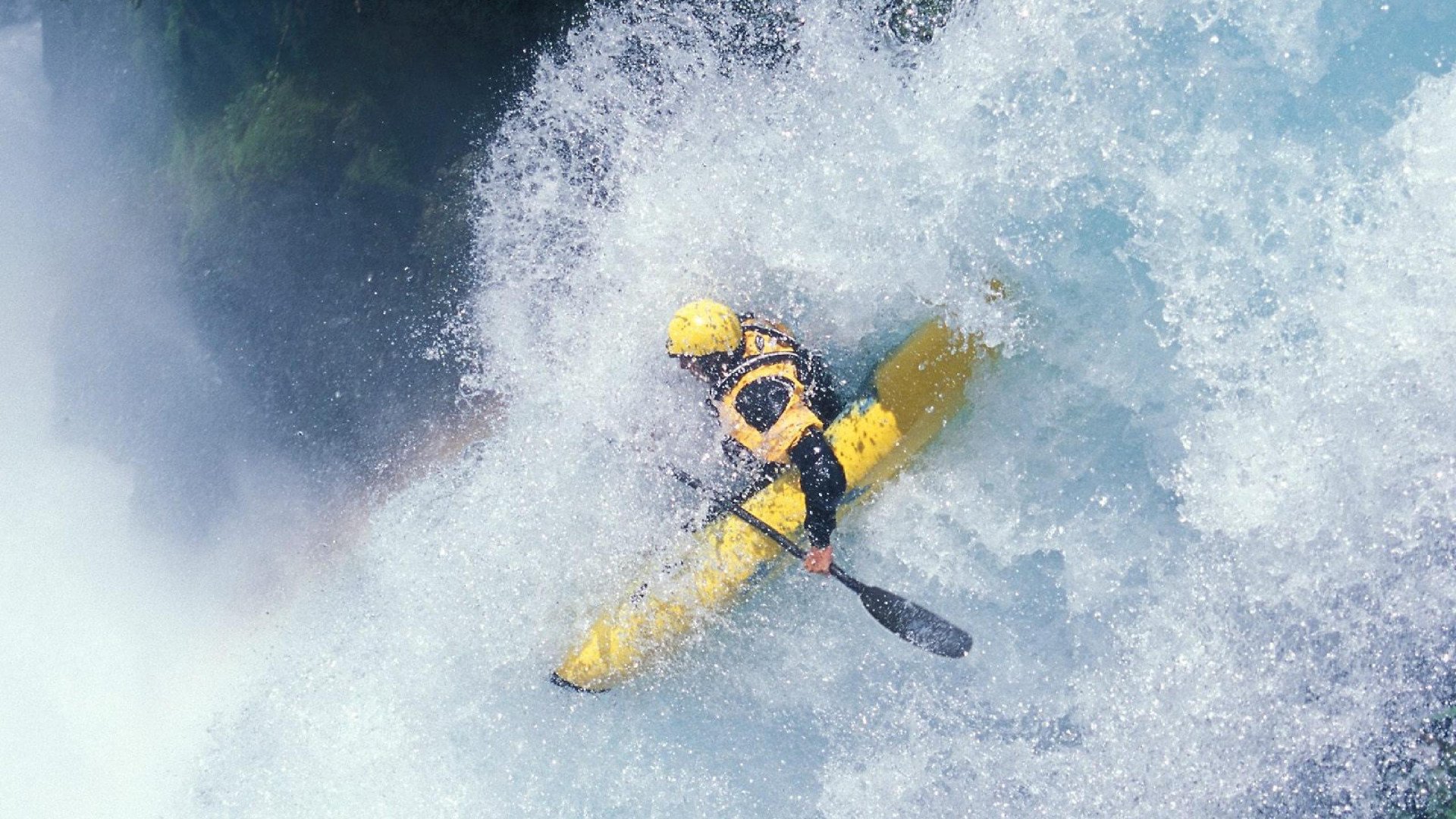 《校园电竞热潮：大学生组队竞技揭幕》，大学校园适合电竞商赛