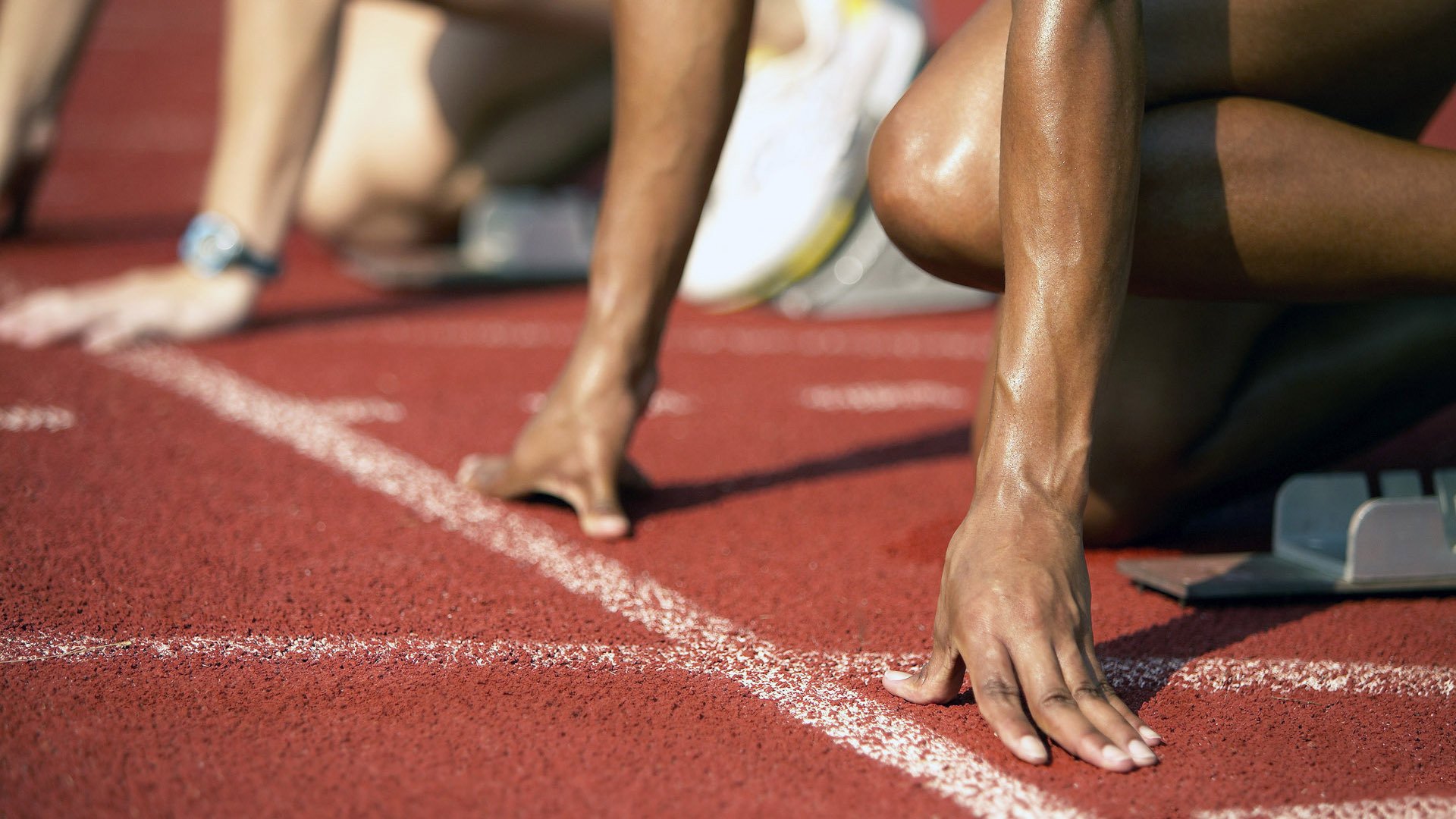 英国队精准换泳成夺冠关键,英国队蝶泳